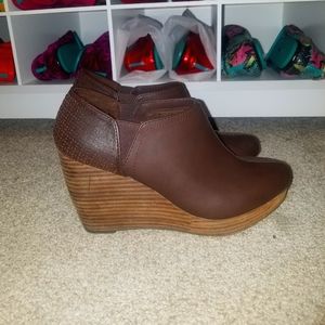 Like New Dr. Scholl's Memory Foam Wedge Booties